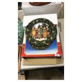 12.5" CAROLLER WREATH WITH BOX