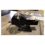MOUNTED BENCH VISE