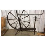 ANTIQUE GREAT WHEEL SPINNING WHEEL