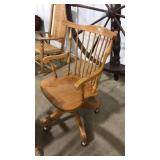 ROLLING OAK OFFICE CHAIR