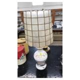 VNTG. CERAMIC TABLE LAMP W/ SHELL SHADE