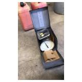 MANSON #1527 PENNY COUNTER SCALE IN METAL BOX