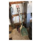 5 PLASTIC SHOVELS