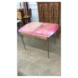 VNTG. FORMICA KITCHEN TABLE WITH LEAF