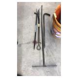 2 CROW BARS, T POST, LOG GRABBER
