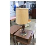 VNTG. TURNED-WOOD TABLE LAMP WITH SHADE
