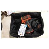 BLACK AND DECKER 3/8' DRILL 12 V W/ BATTERY CHARGR