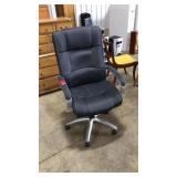 CUSHIONED OFFICE CHAIR