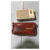 VNTG. SYLVANIA TRANSISTOR RADIO W/CASE
