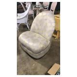 DECROATIVE UPHOLSTERED ACCENT CHAIR