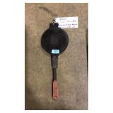 VNTG. CAST IRON CREPE MAKER, NORWAY