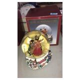 MUSICAL SNOWGLOBE: VICTORIAN COUPLE