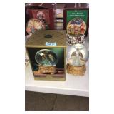 HOME FOR THE HOLIDAYS MUSICAL SNOWGLOBE, IN BOX