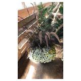 LRG PLANTER: MIXED COLOR MUMS AND ORNAMENTAL GRASS