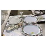 3 ASST. PORC. SERVING TRAYS & BATHROOM DECOR