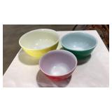 (3) PYREX NESTING BOWLS