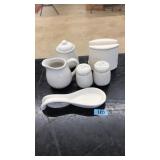 SET OF WHITE CERAMIC RIBBED TABLEWARE