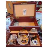 Red leaf jewelry box and jewelry Red leaf jewelry box and jewelry