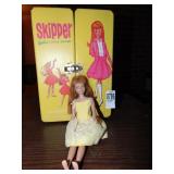 Skipper Barbie doo with travel case