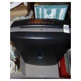 Omnitech paper shredder Omnitech paper shredder