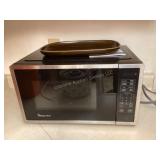 Magic Chef Microwave, works
