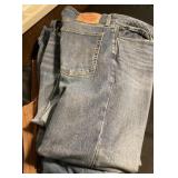 6 pair of menï¿½s jeans