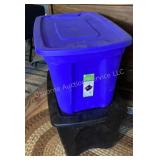 2 empty totes