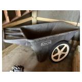 Rubbermaid lawn cart/ wheelbarrow