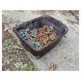 Tub of mismatched chains