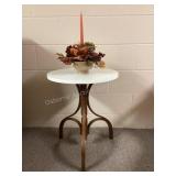 Accent Table & Bouquet