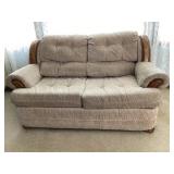 Bassett Loveseat, 66x37x35' tall