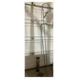 2 Shepherd hooks & 2 bird feeders