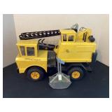 Tonka metal crane, 17 1/2x8x11" tall, no rope