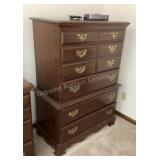 5 Drawer Dresser & clock radio