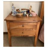 Accent table & decor