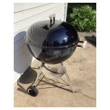 Weber Kettle 22' charcoal grill & cover