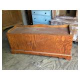 Wood toy box, 47x22' tall x 17 1/2'