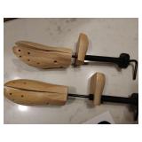 Shoe stretcher