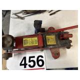 1 1/2 Ton jack and 210 bottle jack