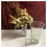 Good centerpiece with vase.