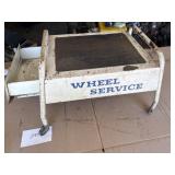Work stool withdrawal on wheels