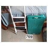 Step ladder and step up pad