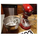 Kithenaid mixer and extra bowl and beaters