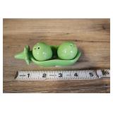 Vintage Peas In A Pod S & P Shaker Set