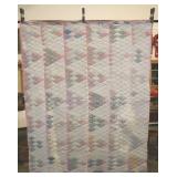 Geometric Triangle Quilt Design, White-pink 62x76"