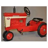 Pedal Tractor Mccormick Farmall 560