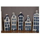 7 Piece Set, 5 Canal Houses + 2 Plates.