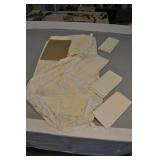 Quaker Lace Co Table Cover And Napkin Set,