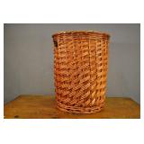 Wicker Laundry Basket, Plain Weave, Cut-out