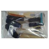 Assorted brushes